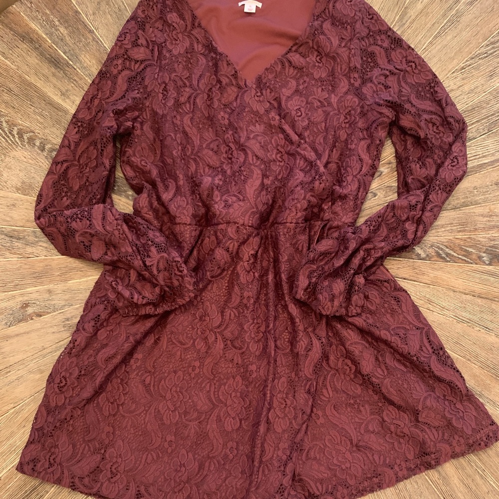 Lacy romper with pockets!